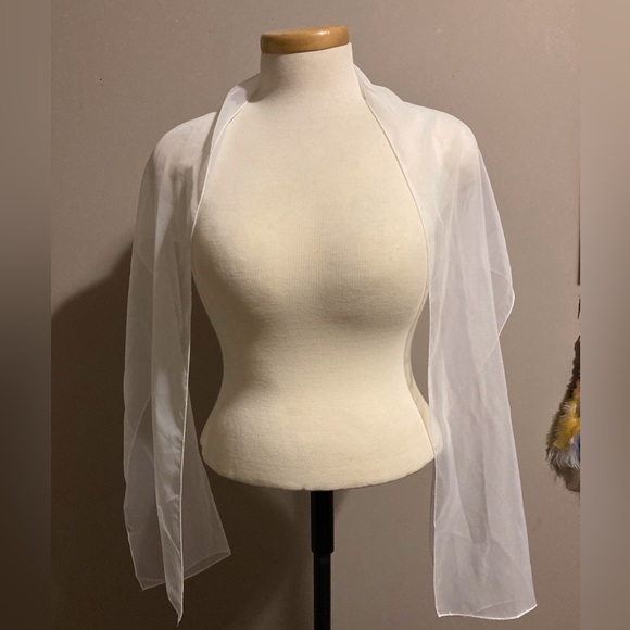 NWOT Wedding or Formal Gown Size XL (approx size 12 equivalent) - Picture 6 of 15